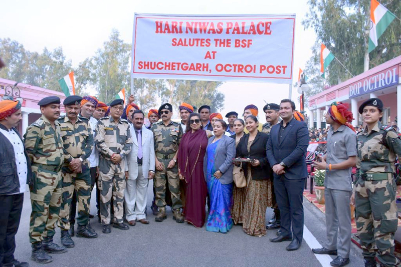 Ritu Singh and her team meeting with BSF officers and Jawans at Octroi Post in Suchetgarh.