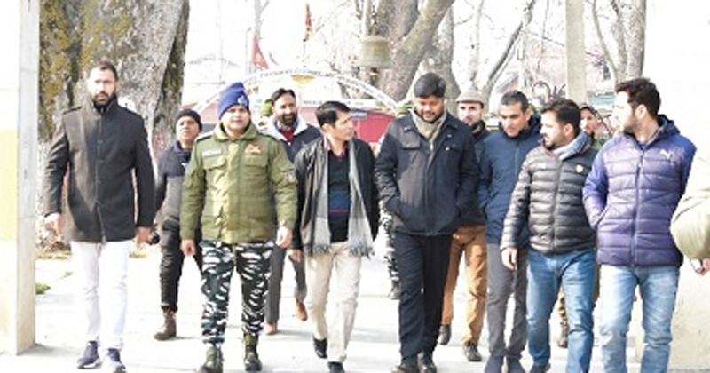 DC Shyambir during visit to Kheerbhawani Temple Tullamulla. DC Shyambir during visit to Kheerbhawani Temple Tullamulla.