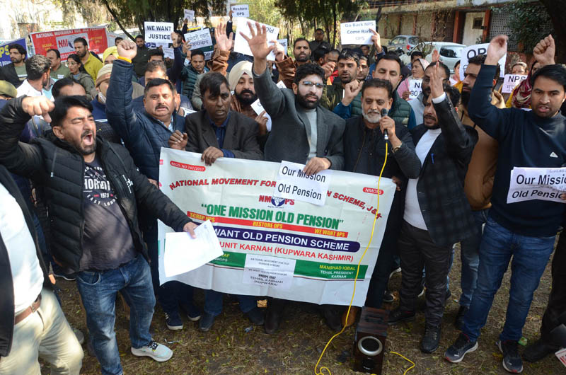 Members of NMOPS protesting at Jammu on Friday. -Excelsior/Rakesh Members of NMOPS protesting at Jammu on Friday. -Excelsior/Rakesh