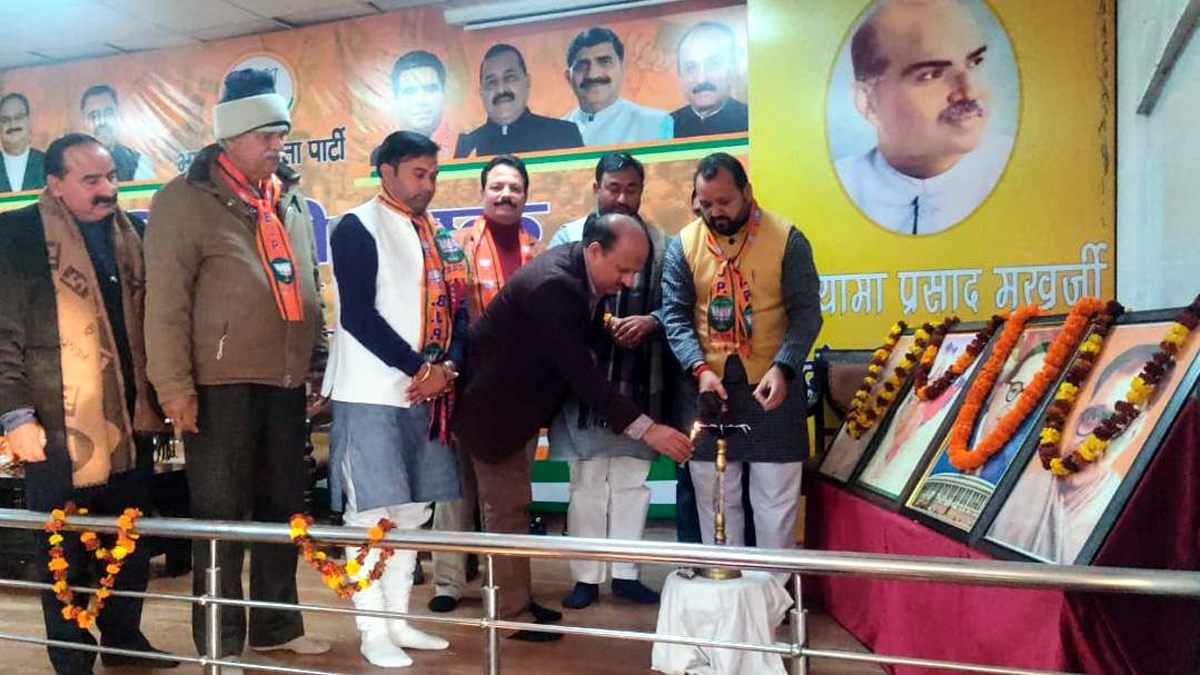 BJP SC Morcha leaders lighting the lamp during party meeting at Jammu on Wednesday. BJP SC Morcha leaders lighting the lamp during party meeting at Jammu on Wednesday.