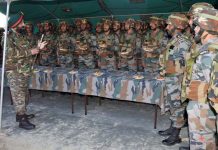 GOC, White Knight Corps, Lt Gen Manjinder Singh interacting with troops at a post near the LoC in Sunderbani sector.