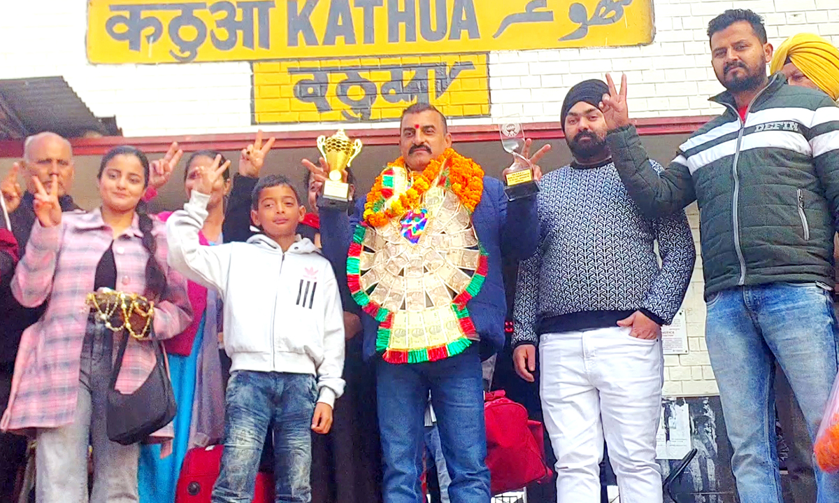 Gold medallist receiving rousing welcome at Railway Station Kathua. Excelsior/ Pardeep Gold medallist receiving rousing welcome at Railway Station Kathua. Excelsior/ Pardeep