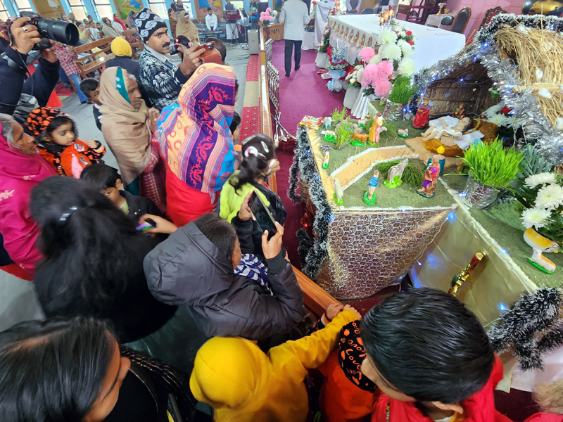 Members of Christian community during Christmas celebrations at Gandhi Nagar Church on Sunday. - Excelsior/Rakesh Members of Christian community during Christmas celebrations at Gandhi Nagar Church on Sunday. - Excelsior/Rakesh