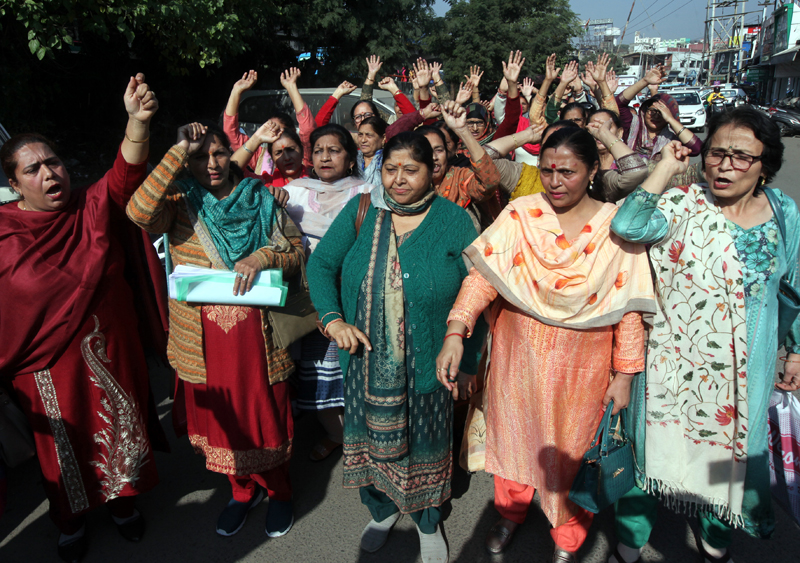 Anganwadi Workers and Helpers of ICDS staging protest at Jammu on Thursday. -Excelsior/Rakesh Anganwadi Workers and Helpers of ICDS staging protest at Jammu on Thursday. -Excelsior/Rakesh
