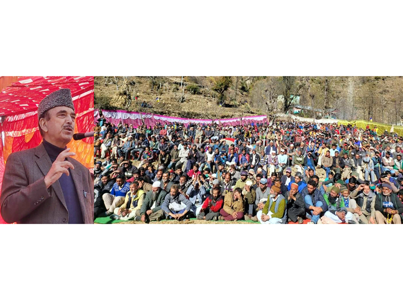 Former CM and DAP leader Ghulam Nabi Azad addressing public rally in Doda on Thursday. -Excelsior/Tilak Raj Former CM and DAP leader Ghulam Nabi Azad addressing public rally in Doda on Thursday. -Excelsior/Tilak Raj