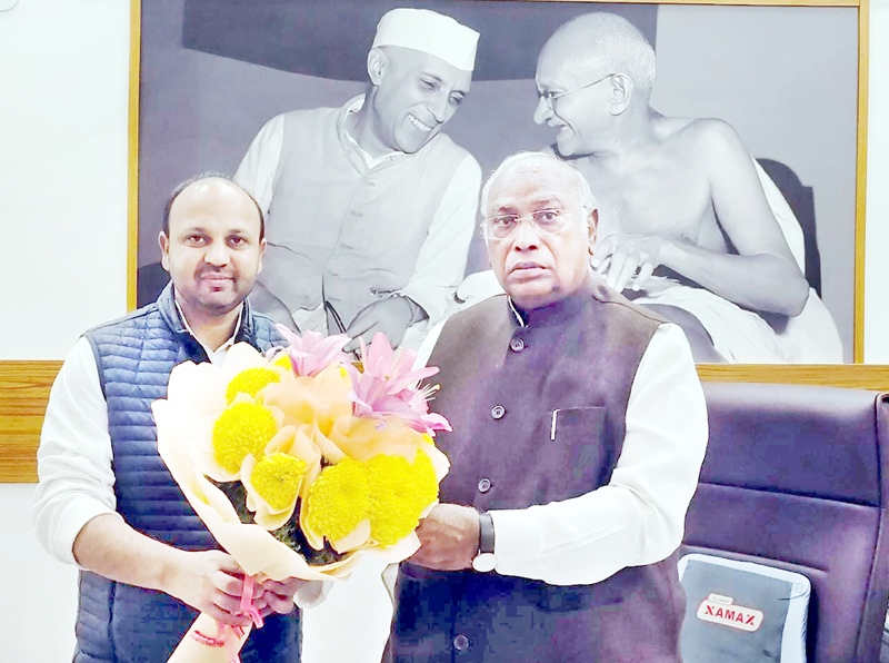 JKPCC gen secy, Shahnawaz Choudhary during meeting with AICC chief, Mallikarjun Kharge in Delhi on Thursday. JKPCC gen secy, Shahnawaz Choudhary during meeting with AICC chief, Mallikarjun Kharge in Delhi on Thursday.