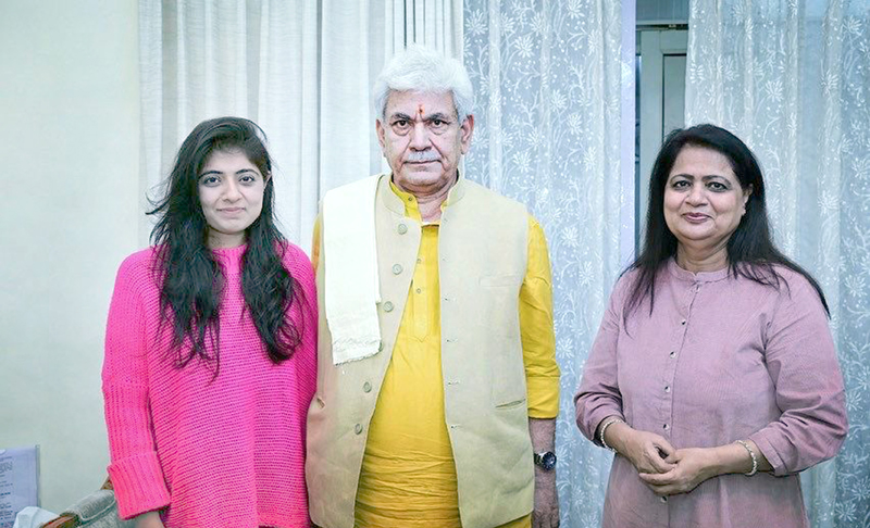 LG, Manoj Sinha posing for a photograph with executives of team ‘Namhya Foods’.