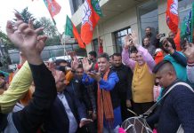 BJP UT president , Ravinder Raina and other leaders celebrating party’s victory in Gujarat elections at Jammu on Thursday. —Excelsior/Rakesh