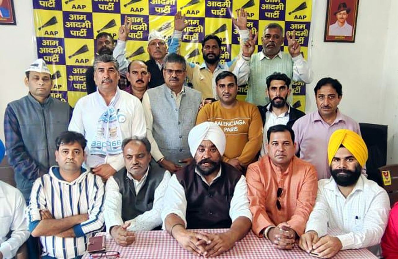 AAP vice president SS Shingari addressing a press conference at Jammu on Wednesday. AAP vice president SS Shingari addressing a press conference at Jammu on Wednesday.