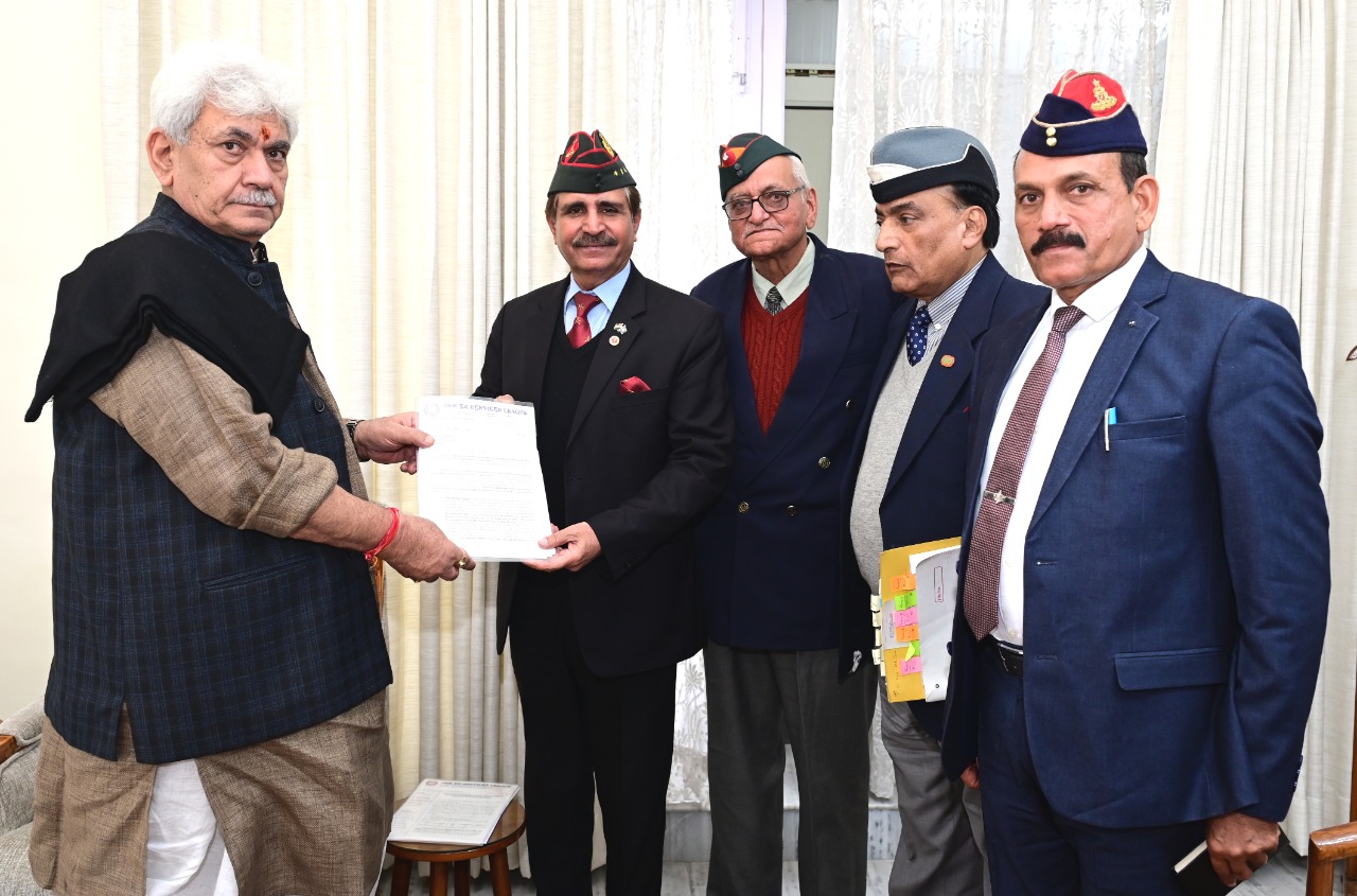 Lt Governor meeting delegation of J&K Ex-Services League