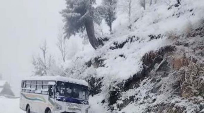 A bus trapped in heavy snow in Gandoh area of Doda on Friday. -Excelsior/Rafi Choudhary