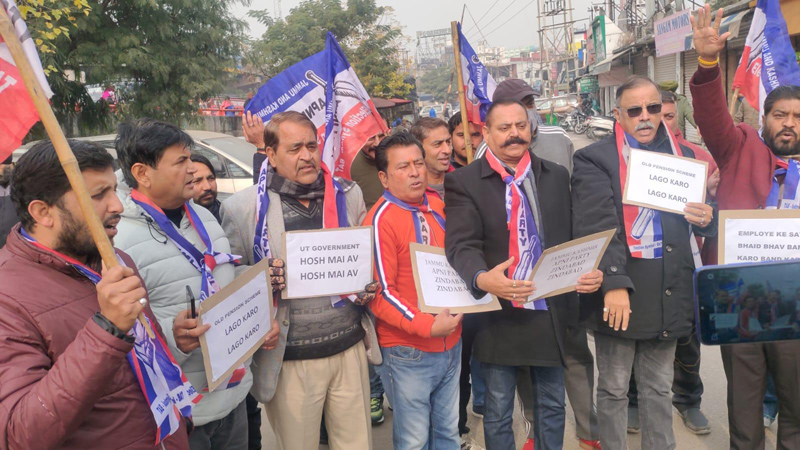 Apni Party leaders holding protest demonstration outside Press Club, Jammu. -Excelsior/Rakesh Apni Party leaders holding protest demonstration outside Press Club, Jammu. -Excelsior/Rakesh