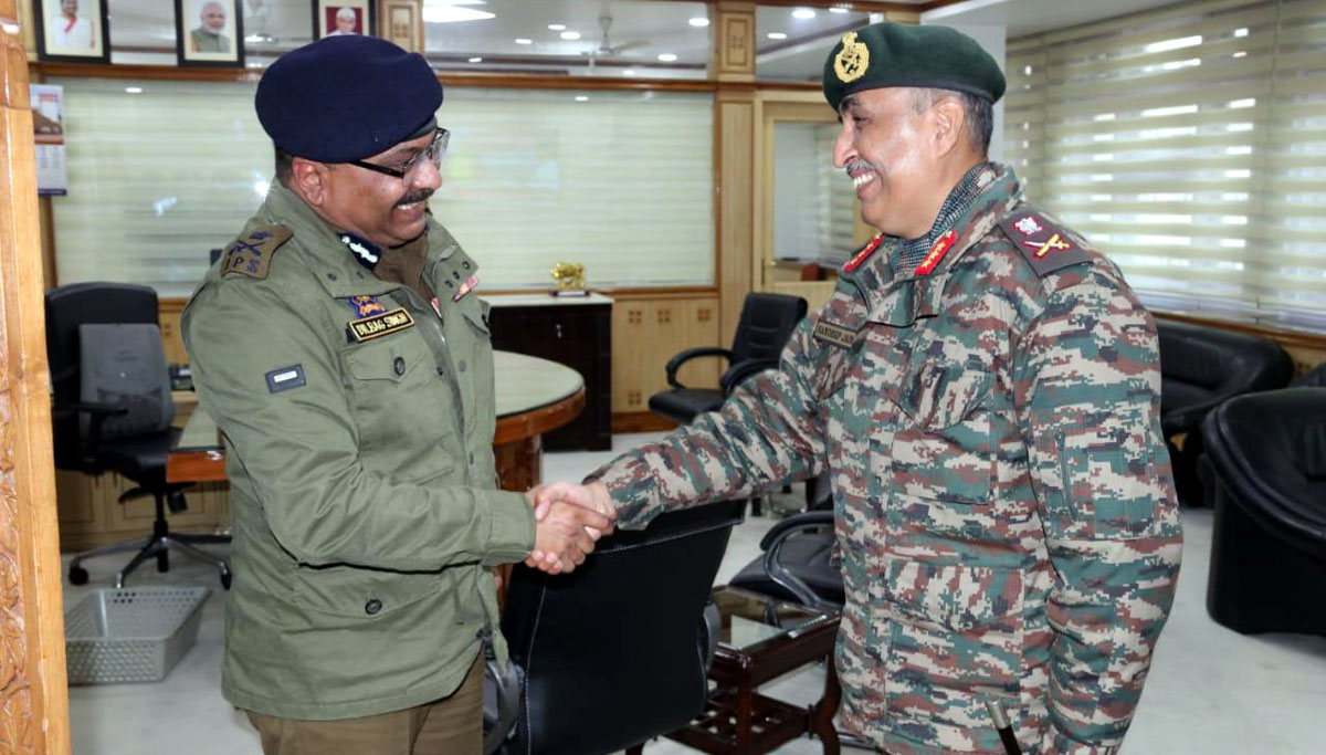 DGP Dilbag Singh greeting GOC 16 Corps Lt Gen Sandeep Jain at Police Headquarters. DGP Dilbag Singh greeting GOC 16 Corps Lt Gen Sandeep Jain at Police Headquarters.