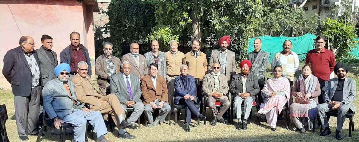 Members of Retirees Police League posing a group photograph at Jammu on Monday. Members of Retirees Police League posing a group photograph at Jammu on Monday.
