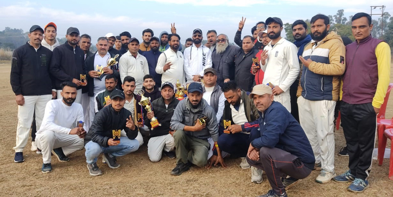 Winners posing for a group photograph along with dignitaries at Akhnoor. Winners posing for a group photograph along with dignitaries at Akhnoor.