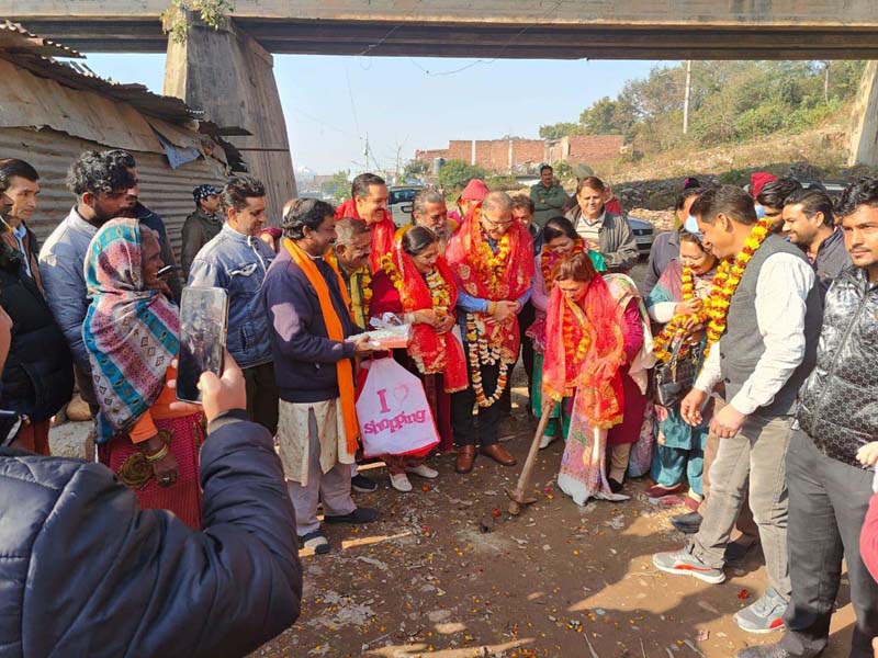 Former Deputy CM, Kavinder Gupta kick starting tile work at Kasim Nagar on Friday. Former Deputy CM, Kavinder Gupta kick starting tile work at Kasim Nagar on Friday.