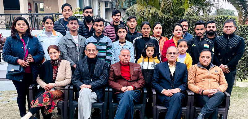 Team posing with office bearers of Mountaineering Association of J&K at Jammu on Monday. Team posing with office bearers of Mountaineering Association of J&K at Jammu on Monday.