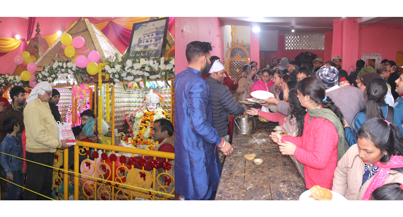 Devotees paying obeisance at Baba Lal Ji temple (left) and having prasad (right) at Jain Bazaar, Jammu. — Excelsior/Rakesh Devotees paying obeisance at Baba Lal Ji temple (left) and having prasad (right) at Jain Bazaar, Jammu. — Excelsior/Rakesh