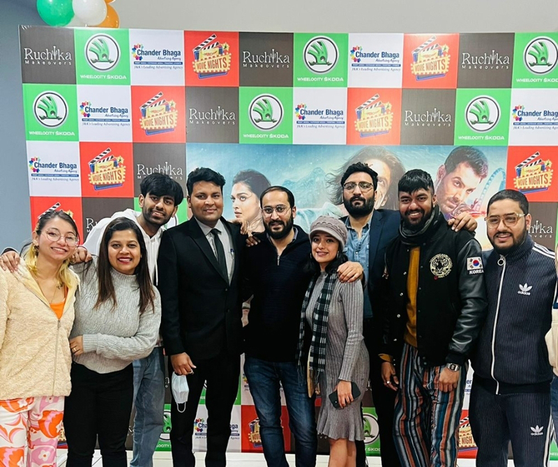Contestants of ‘Mirchi event’ posing with organisers at Jammu on Wednesday. Contestants of ‘Mirchi event’ posing with organisers at Jammu on Wednesday.