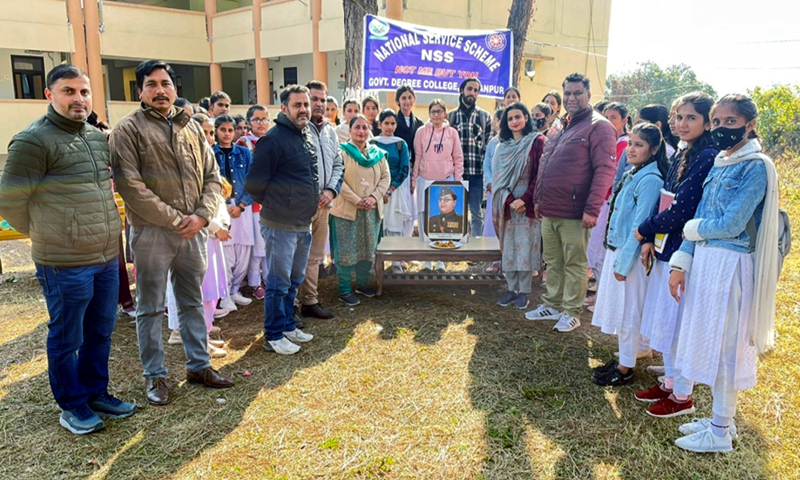 NSS volunteers of GDC Mahanpur during a “selfie with Netaji” programme organised to celebrate the Prakaram Diwas. NSS volunteers of GDC Mahanpur during a “selfie with Netaji” programme organised to celebrate the Prakaram Diwas.