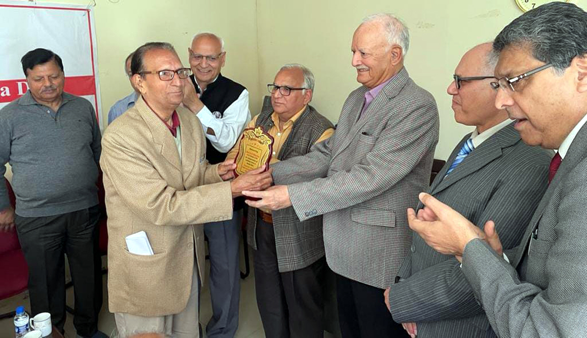 Two Geologists of GSI being honoured by CGPWA for their exploration of Lithium ores in Reasi belt. Two Geologists of GSI being honoured by CGPWA for their exploration of Lithium ores in Reasi belt.