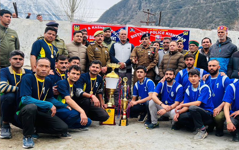 Winning team posing with SSP Khalil Poswal and other officers at Kishtwar on Wednesday. Winning team posing with SSP Khalil Poswal and other officers at Kishtwar on Wednesday.