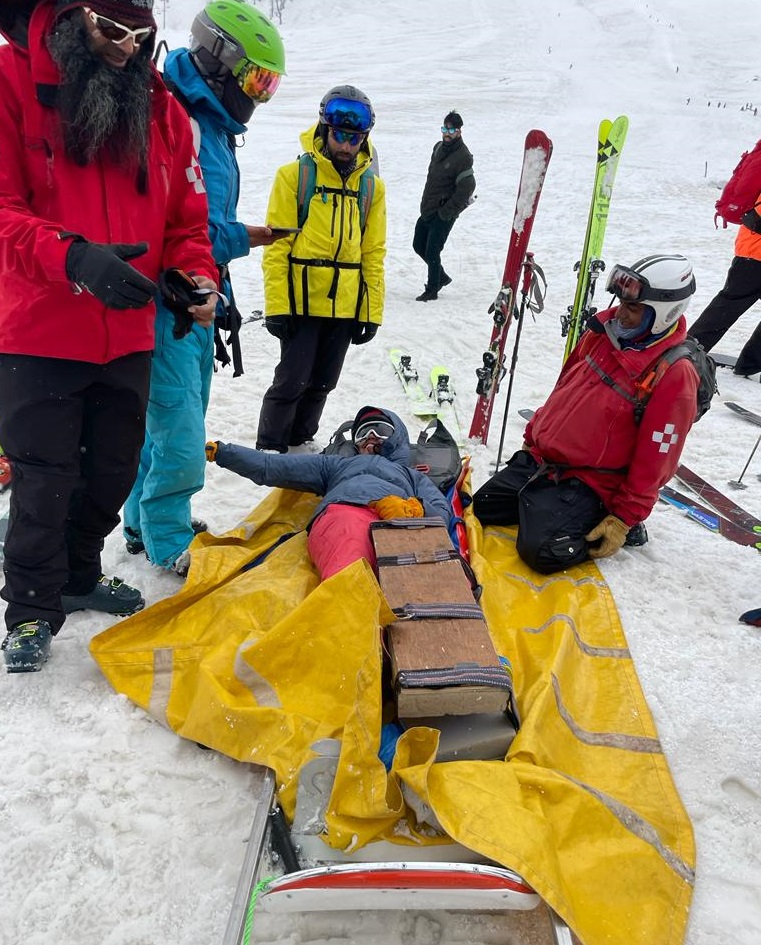 Ski Patrol team of the Tourism Deptt. rescues Himachal skier-20