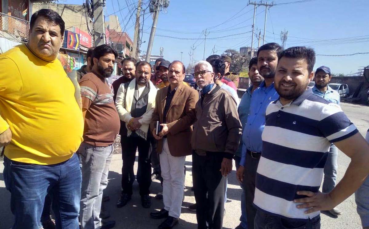 Former MLC and senior BJP leader, Vikram Randhawa listening grievances of shopkeepers of Narwal Bala on Thursday. Former MLC and senior BJP leader, Vikram Randhawa listening grievances of shopkeepers of Narwal Bala on Thursday.