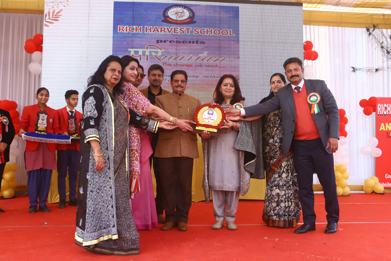 Trustees of Dogra Educational Trust and other dignitaries presenting a memento to MD J&K Rural Livelihoods Mission Indu Kanwal Chib. Trustees of Dogra Educational Trust and other dignitaries presenting a memento to MD J&K Rural Livelihoods Mission Indu Kanwal Chib.
