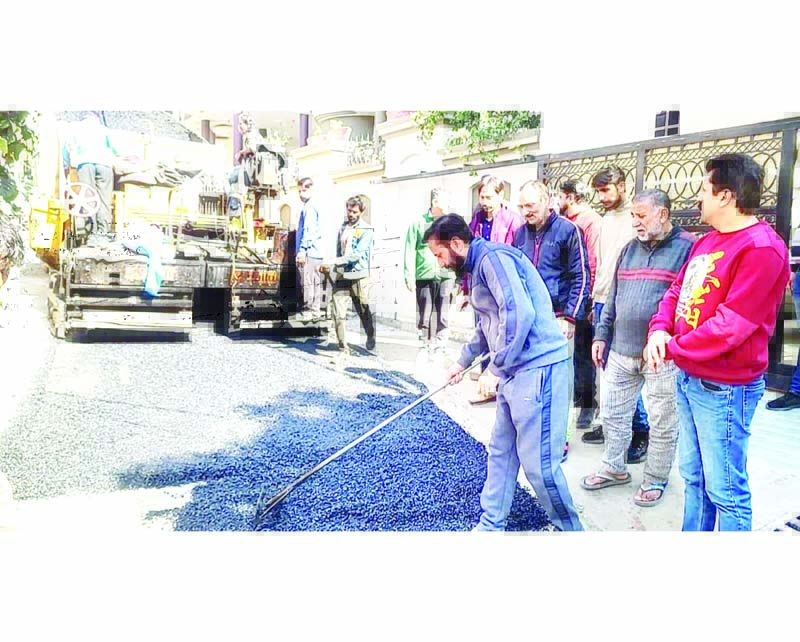JMC Councillor Suneet Raina kickstarting blacktopping work in Karan Nagar. JMC Councillor Suneet Raina kickstarting blacktopping work in Karan Nagar.