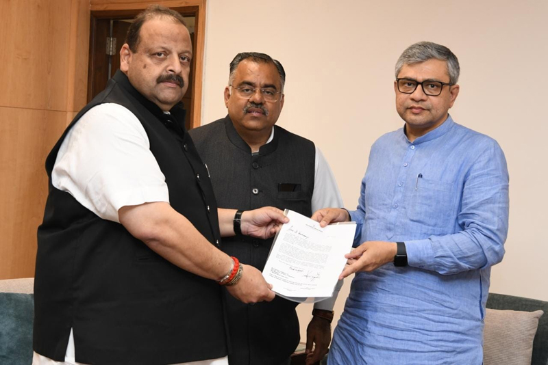 BJP leaders during meeting with Railway Minister. BJP leaders during meeting with Railway Minister.