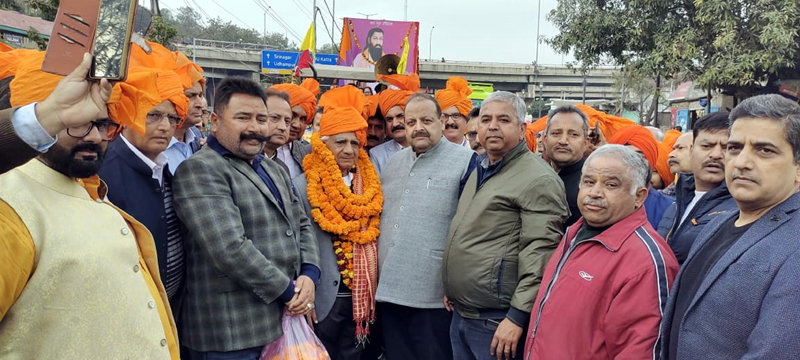 Senior BJP leader Devender Singh Rana receiving Guru Ravi Dass Shoba Yatra at BC Road on Friday. Senior BJP leader Devender Singh Rana receiving Guru Ravi Dass Shoba Yatra at BC Road on Friday.
