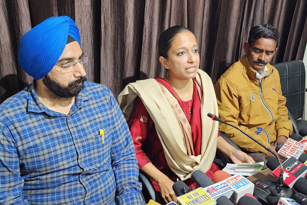 AAP leader Appu Singh addressing media persons in Jammu on Tuesday. - Excelsior/Rakesh AAP leader Appu Singh addressing media persons in Jammu on Tuesday. - Excelsior/Rakesh
