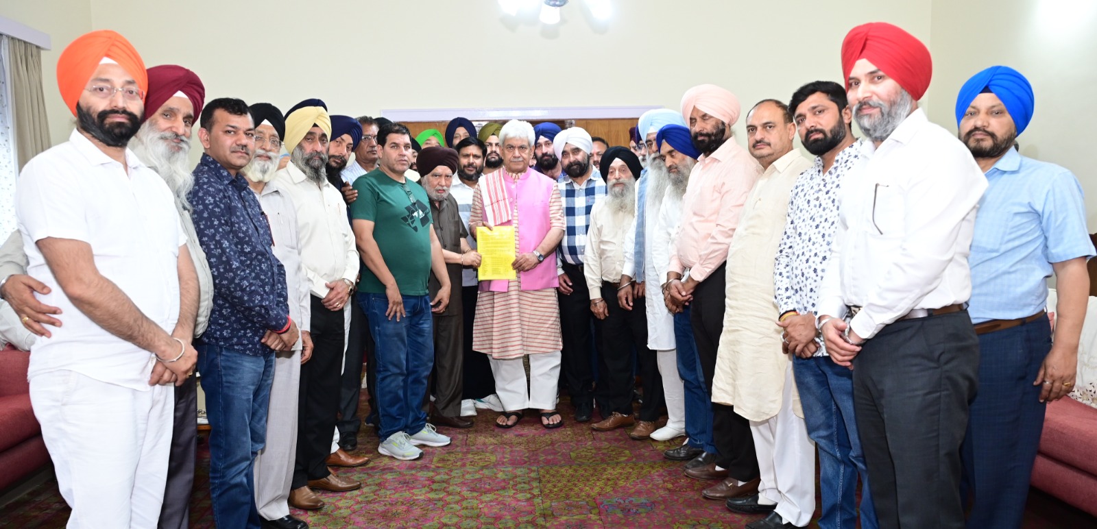 40 member Sikh delegation calls on Lt Governor (1)