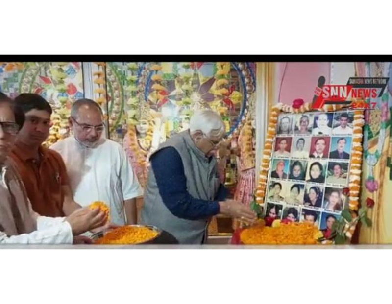 Former Chief Secretary, Vijay Bakaya and others paying floral tribute to Nadimarg victims at Muthi on Thursday. Former Chief Secretary, Vijay Bakaya and others paying floral tribute to Nadimarg victims at Muthi on Thursday.