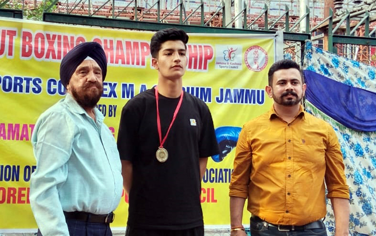 Winner of a bout posing with Dr Nirmolak Singh (president, J&K Amateur Boxing Association) after receiving medal. Winner of a bout posing with Dr Nirmolak Singh (president, J&K Amateur Boxing Association) after receiving medal.
