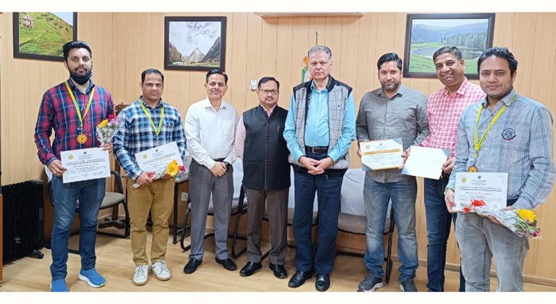 Medal winners posing with Chief Manager BSNL at Jammu on Monday. Medal winners posing with Chief Manager BSNL at Jammu on Monday.