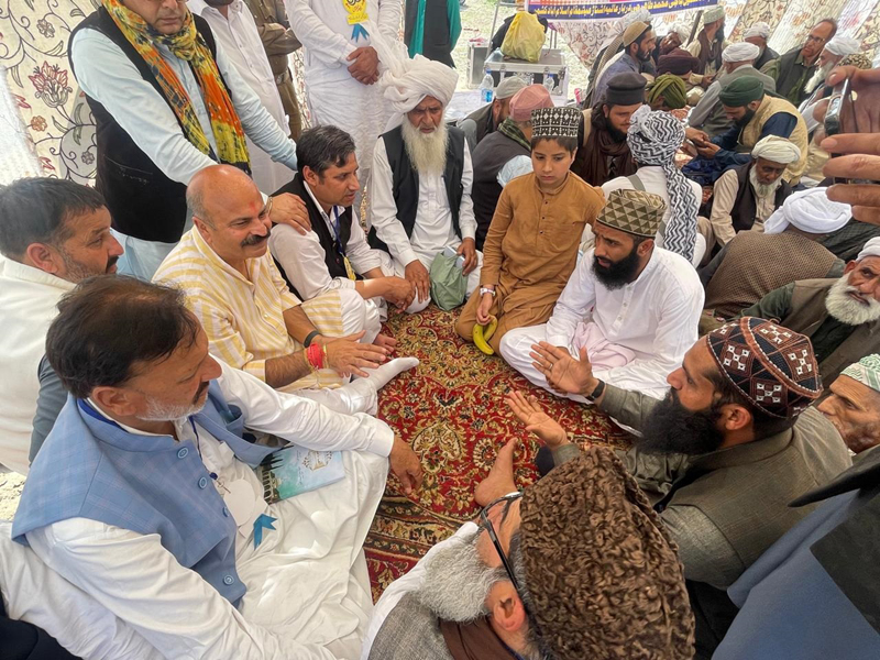 BJP vice president, Yudhvir Sethi and other party leaders of ST Morcha participating in Urs of Sharief Mubarak at Jammu on Saturday. BJP vice president, Yudhvir Sethi and other party leaders of ST Morcha participating in Urs of Sharief Mubarak at Jammu on Saturday.