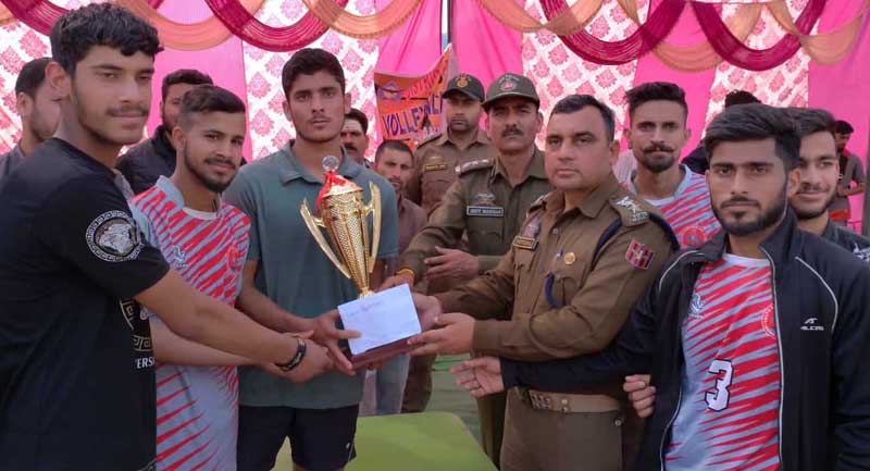 Trophy being presented to winners by Police Officials at Arnas in Reasi on Saturday. Trophy being presented to winners by Police Officials at Arnas in Reasi on Saturday.