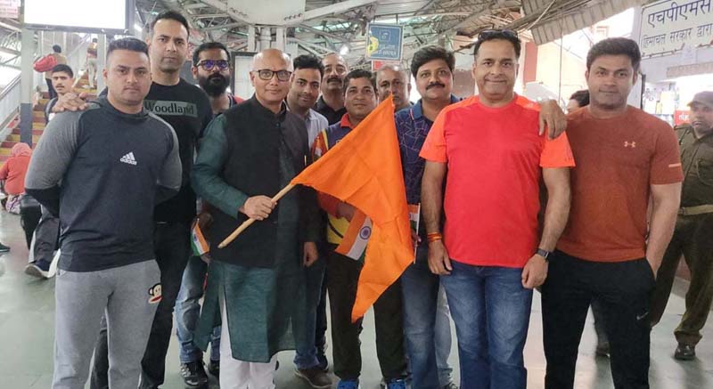 JMC Mayor Rajinder Sharma flagging off J&K Veterans’ cricket team for a bilateral series to Dehradun. JMC Mayor Rajinder Sharma flagging off J&K Veterans’ cricket team for a bilateral series to Dehradun.