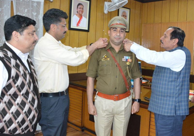 Advisor RR Bhatnagar decorating recently promoted Inspector Rakesh Kumar of J&K Police in Jammu on Thursday. Advisor RR Bhatnagar decorating recently promoted Inspector Rakesh Kumar of J&K Police in Jammu on Thursday.