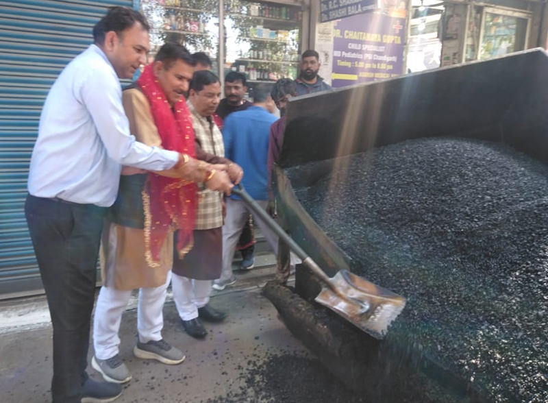BJP leaders, Sat Sharma, Jeet Angral and others starting road blacktopping work in Ward 12. BJP leaders, Sat Sharma, Jeet Angral and others starting road blacktopping work in Ward 12.