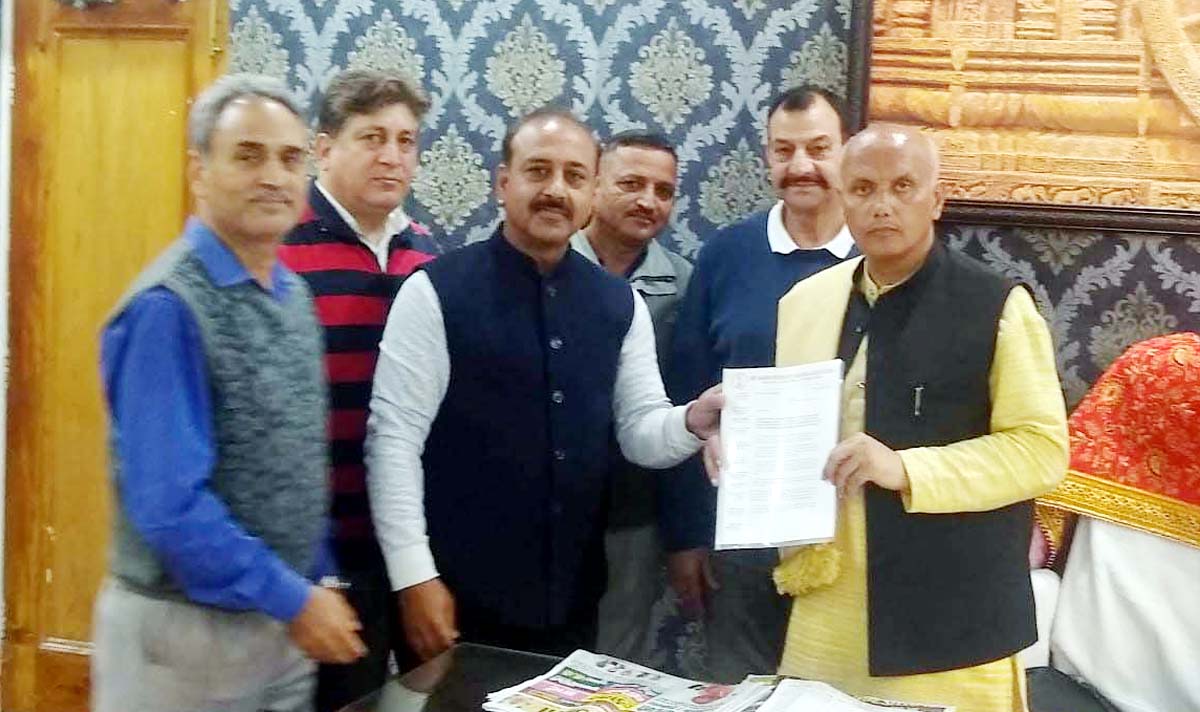 A delegation submitting memorandum of demands to Mayor Rajinder Sharma on Saturday. A delegation submitting memorandum of demands to Mayor Rajinder Sharma on Saturday.