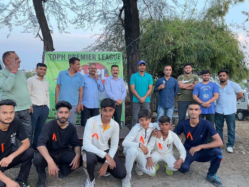 Winners posing with dignitaries at Jammu on Thursday. Winners posing with dignitaries at Jammu on Thursday.