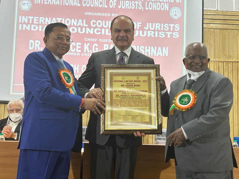 Senior Advocate Ashok Bhan receiving award from former CJI and Chairman NHRC at New Delhi. Senior Advocate Ashok Bhan receiving award from former CJI and Chairman NHRC at New Delhi.