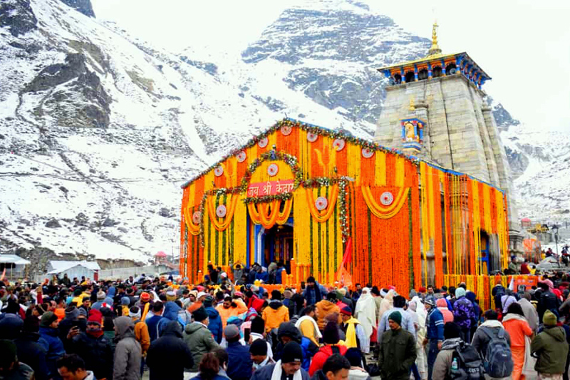 Devotees throng at Kedarnath temple to offer prayer on the first day of the door opening of Kedarnath temple, in Kedarnath on Tuesday. (UNI)