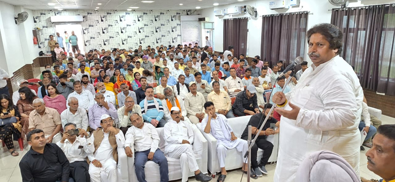 JKPCC working president Raman Bhalla addressing a public meeting at Gandhi Nagar, Jammu. JKPCC working president Raman Bhalla addressing a public meeting at Gandhi Nagar, Jammu.