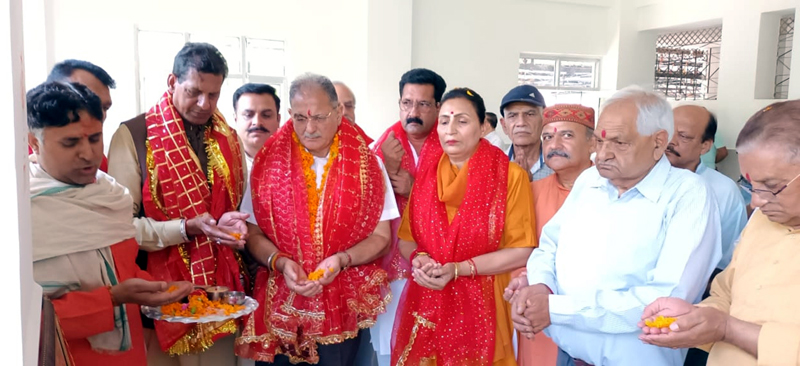 Former Deputy CM, Kavinder Gupta inaugurating newly constructed hall at Sector G Sainik Colony on Friday. Former Deputy CM, Kavinder Gupta inaugurating newly constructed hall at Sector G Sainik Colony on Friday.