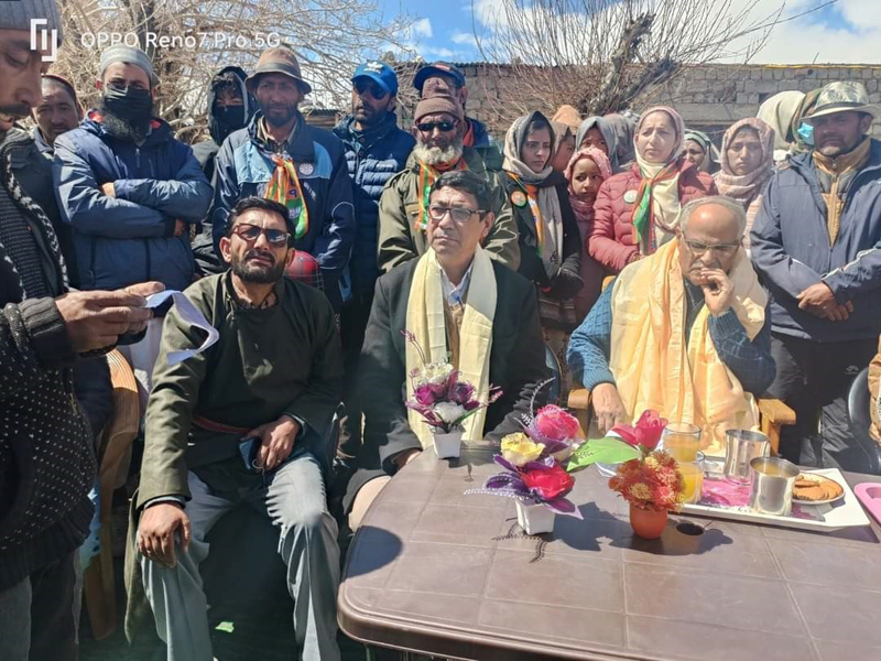 BJP general secretary, Ashok Koul during a party meeting at Drass on Sunday. —Excelsior/ Basharat Ladakhi BJP general secretary, Ashok Koul during a party meeting at Drass on Sunday. —Excelsior/ Basharat Ladakhi