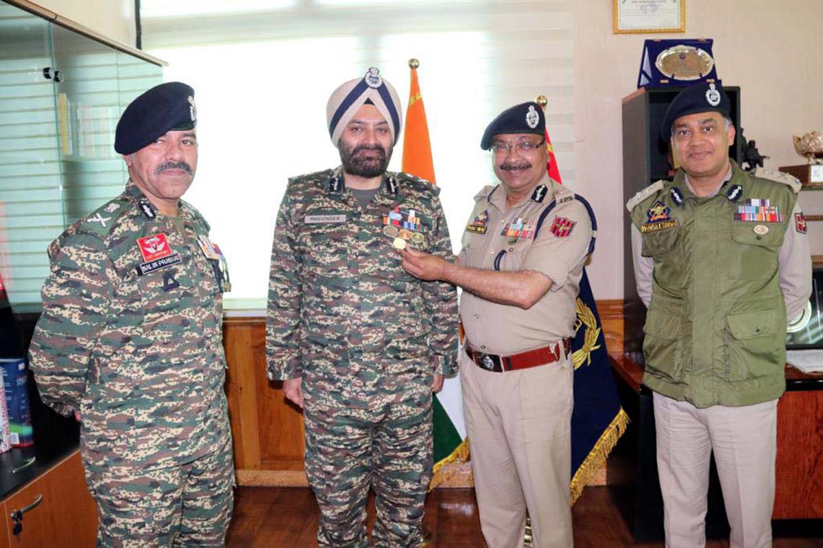 DGP J&K Dilbag Singh decorating CRPF IG (KOS) MS Bhatia with DGP’s medal and commendation certificate. DGP J&K Dilbag Singh decorating CRPF IG (KOS) MS Bhatia with DGP’s medal and commendation certificate.